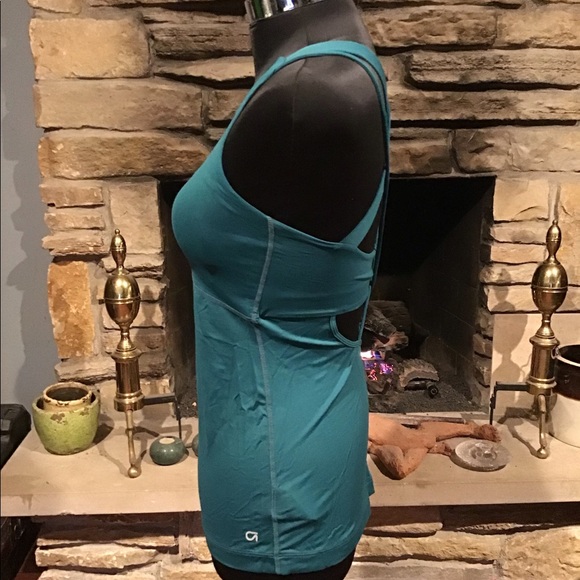 Gap Fit workout top - Picture 2 of 5